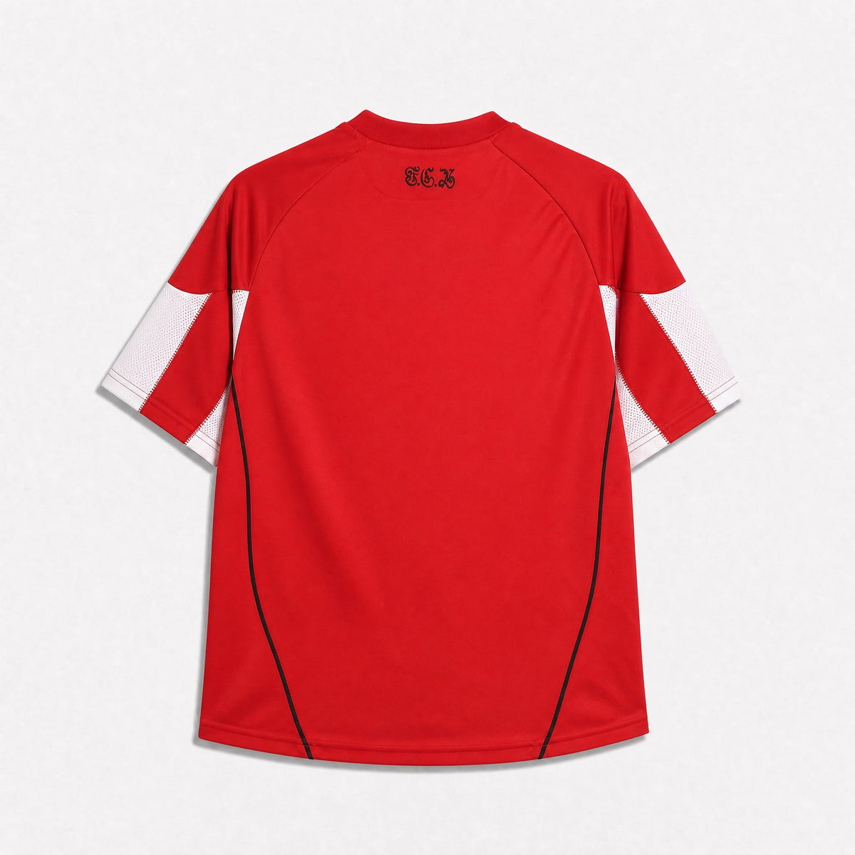 Retro della maglia Bayern Monaco 2010/11 rossa con dettagli bianchi e bordo inferiore rifinito.