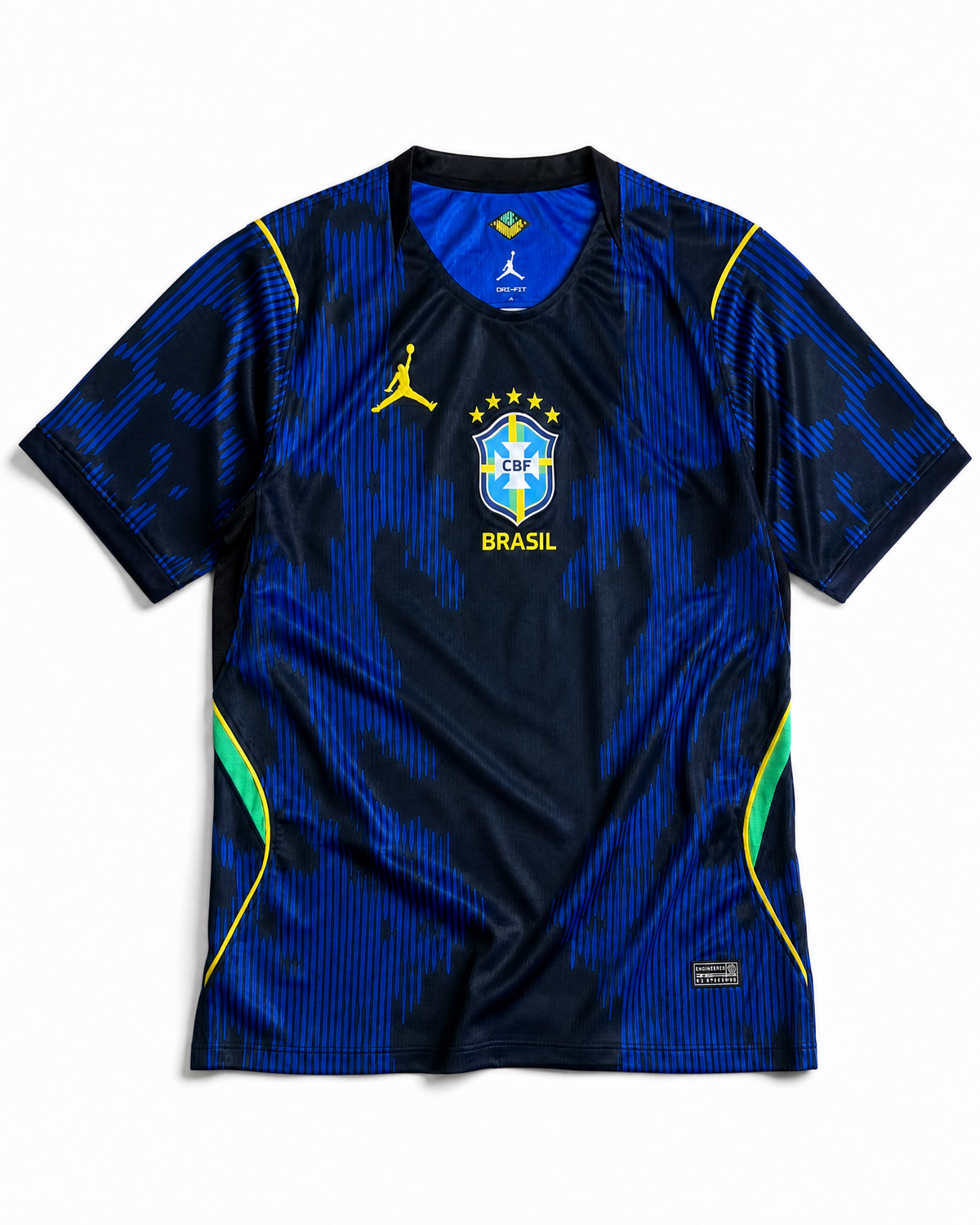 Fronte della maglia away Brasile 2026 blu con grafica astratta all-over, dettagli verde fluo e stemma stellato