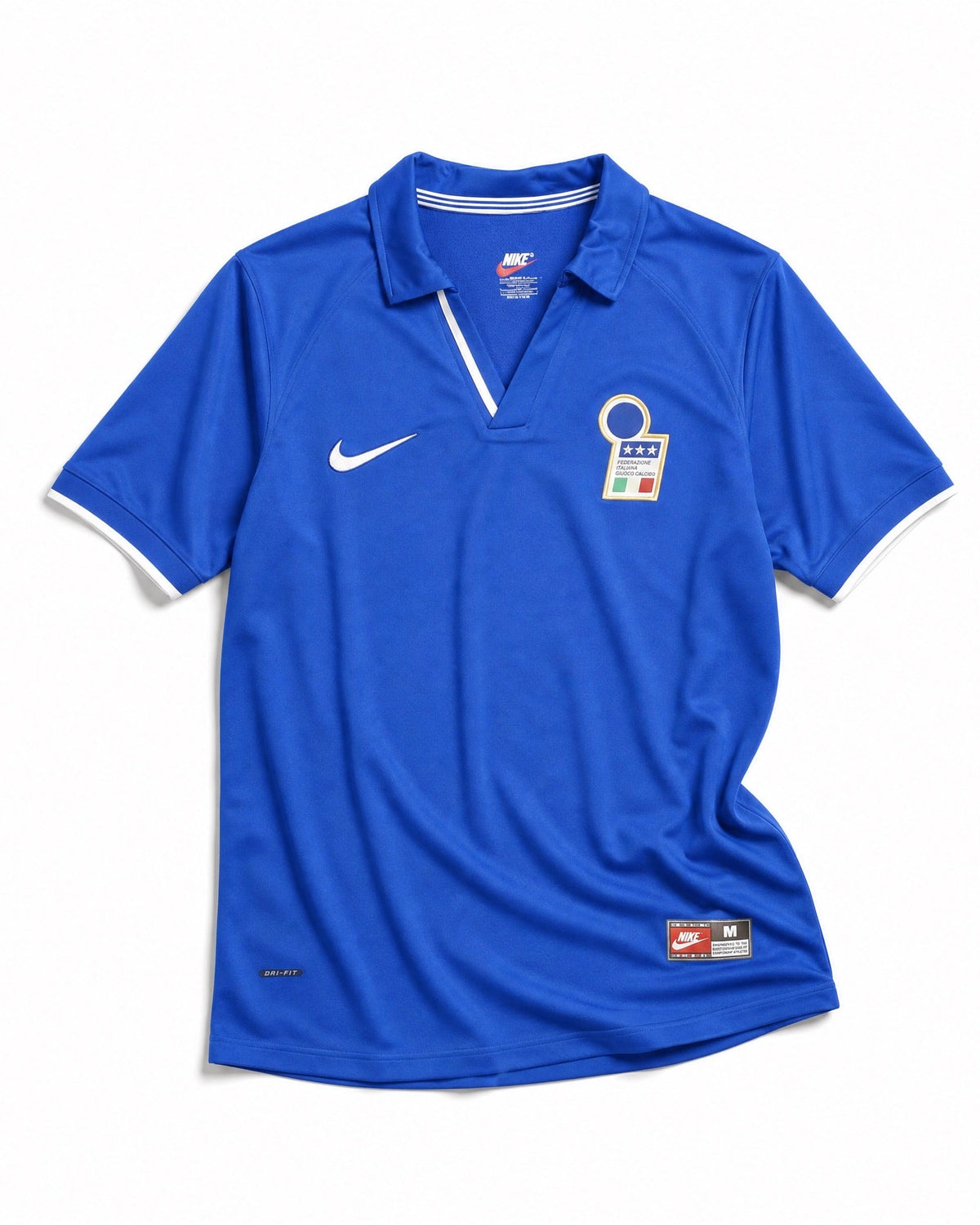 Roberto Baggio esulta dopo il gol contro il Cile a Francia '98 con la maglia azzurra.