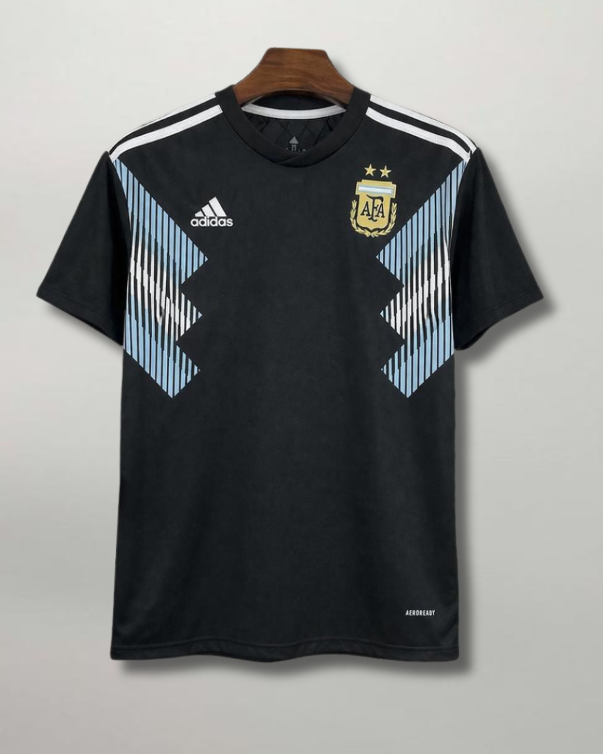 Maglia Argentina 2018 away fronte nera con dettagli azzurri Adidas