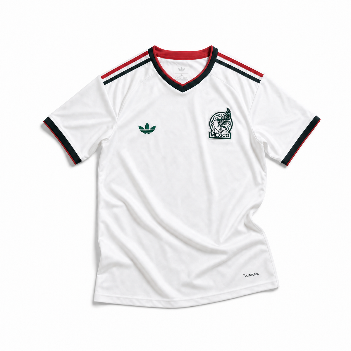 Maglia away Messico Coppa del Mondo 2026 — vista frontale, colore bianco con colletto a V in verde e rosso, stemma nazionale sul petto sinistro