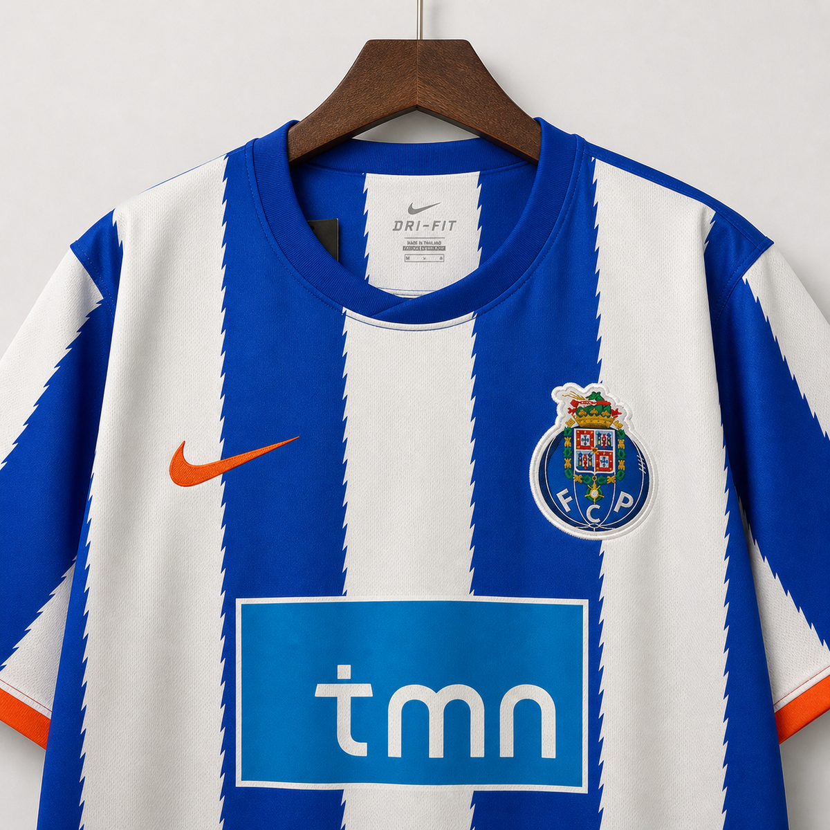 Dettaglio colletto Porto maglia home stagione 2010/11