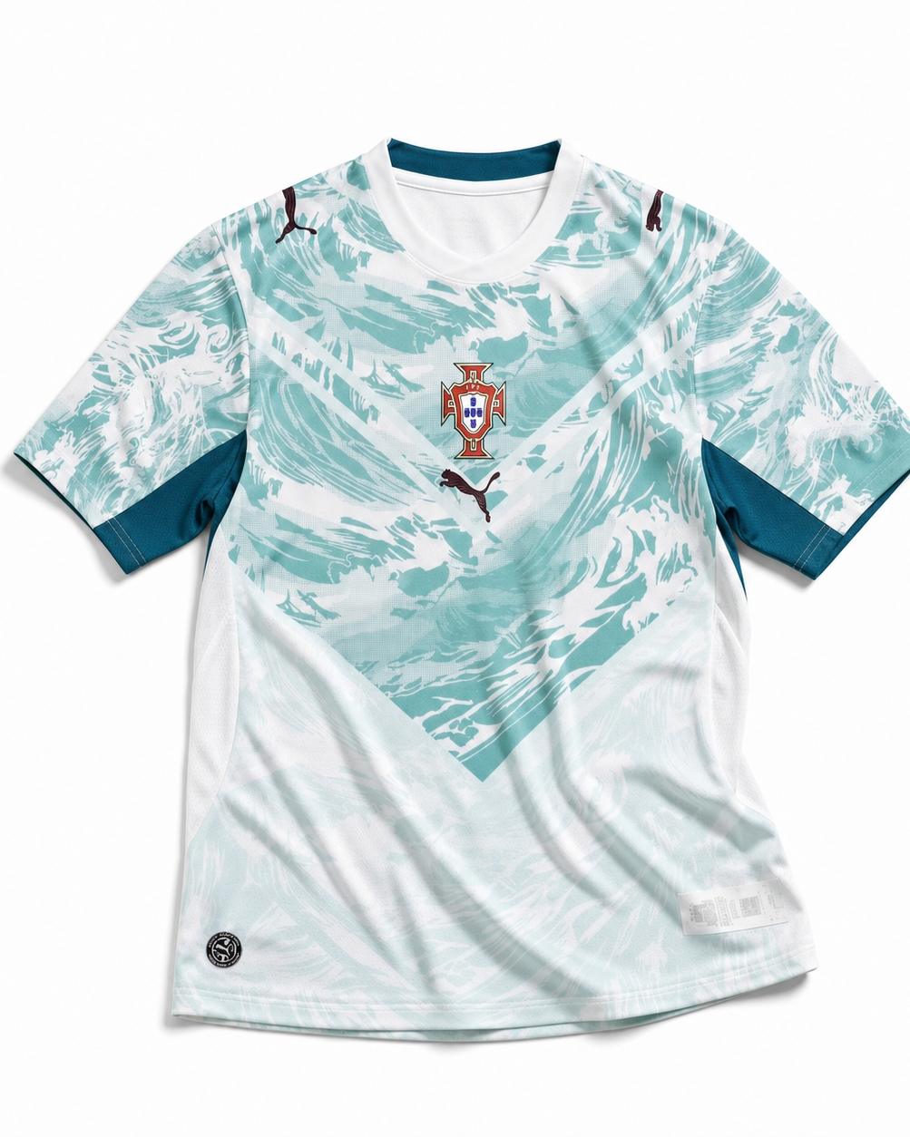 Retro della maglia bianca da trasferta del Portogallo 2026 con nome Ronaldo e numero 7 rosso scuro.