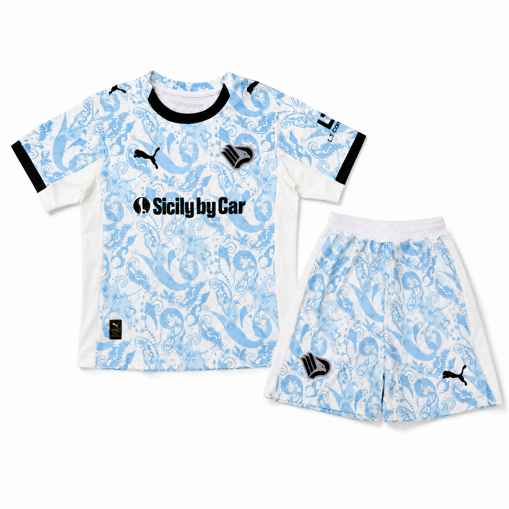 Palermo completo Third Bambino 2025/26 con maglia chiara e fantasia azzurra