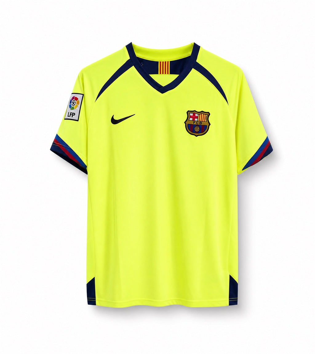 Maglia vintage Barcellona 2005/06 vista frontale colore giallo con dettagli blu rossi
