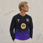 Dettaglio stemma ricamato maglia away manica lunga Barcellona 2026/27