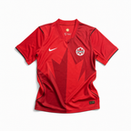 Canada Maglia Home 2026 World Cup vista frontale con design rosso e dettagli grafici ispirati al Canada
