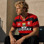 Dettaglio frontale Flamengo jersey home 1995/96 con colletto classico
