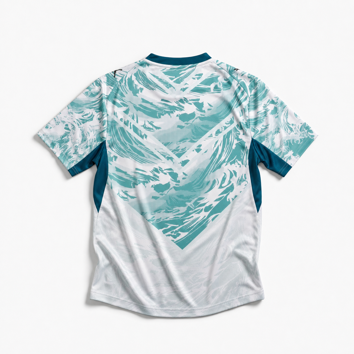 Vista posteriore della seconda maglia portoghese 2026 con motivo artistico all-over e tessuto traspirante
