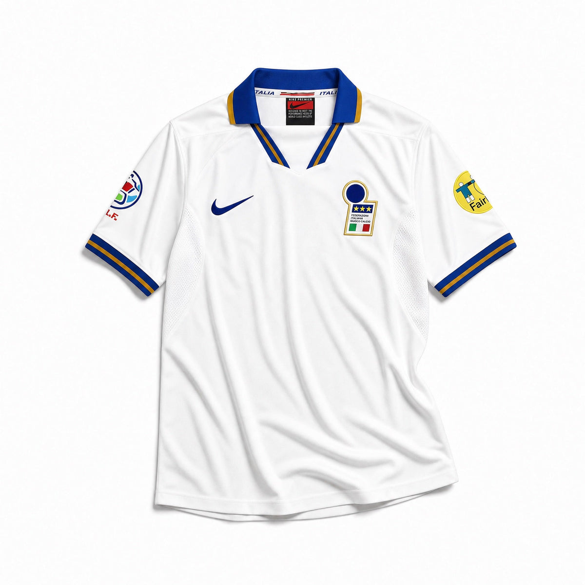 Fronte maglia away Italia 1996 con stemma FIGC e colletto azzurro/oro.