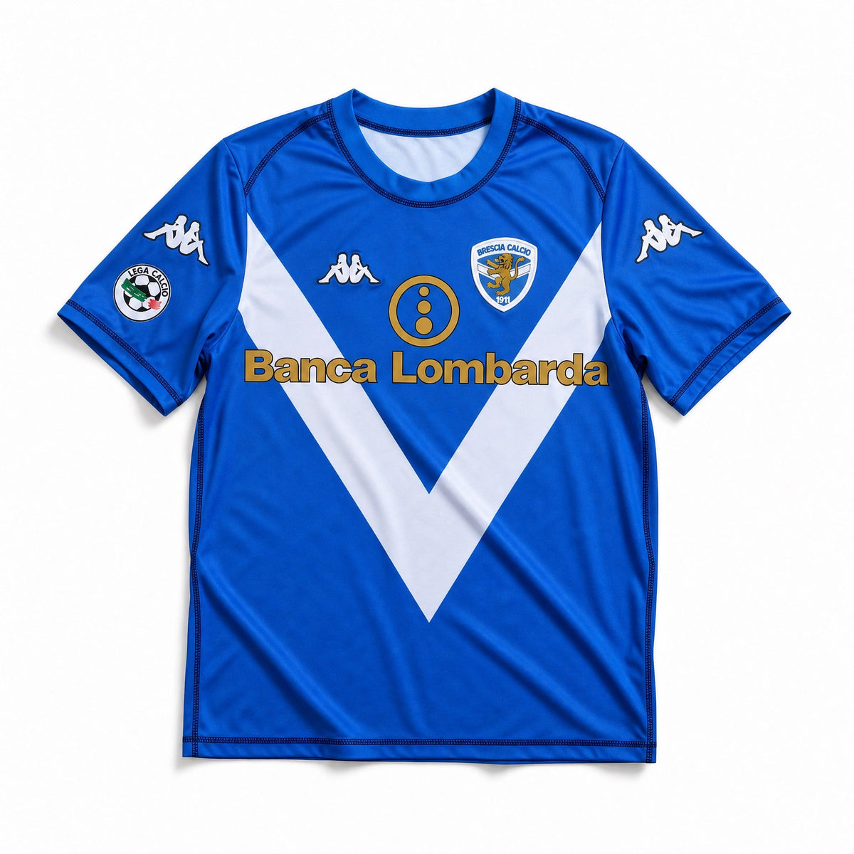 Roberto Baggio saluta i tifosi indossando la maglia del Brescia nella sua ultima partita.
