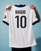 Dettaglio colletto nerazzurro su maglia da trasferta bianca Inter 1998/99.
