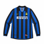 Fronte kit home Inter 1998/99 strisce nerazzurre, colletto a polo e stella dorata.
