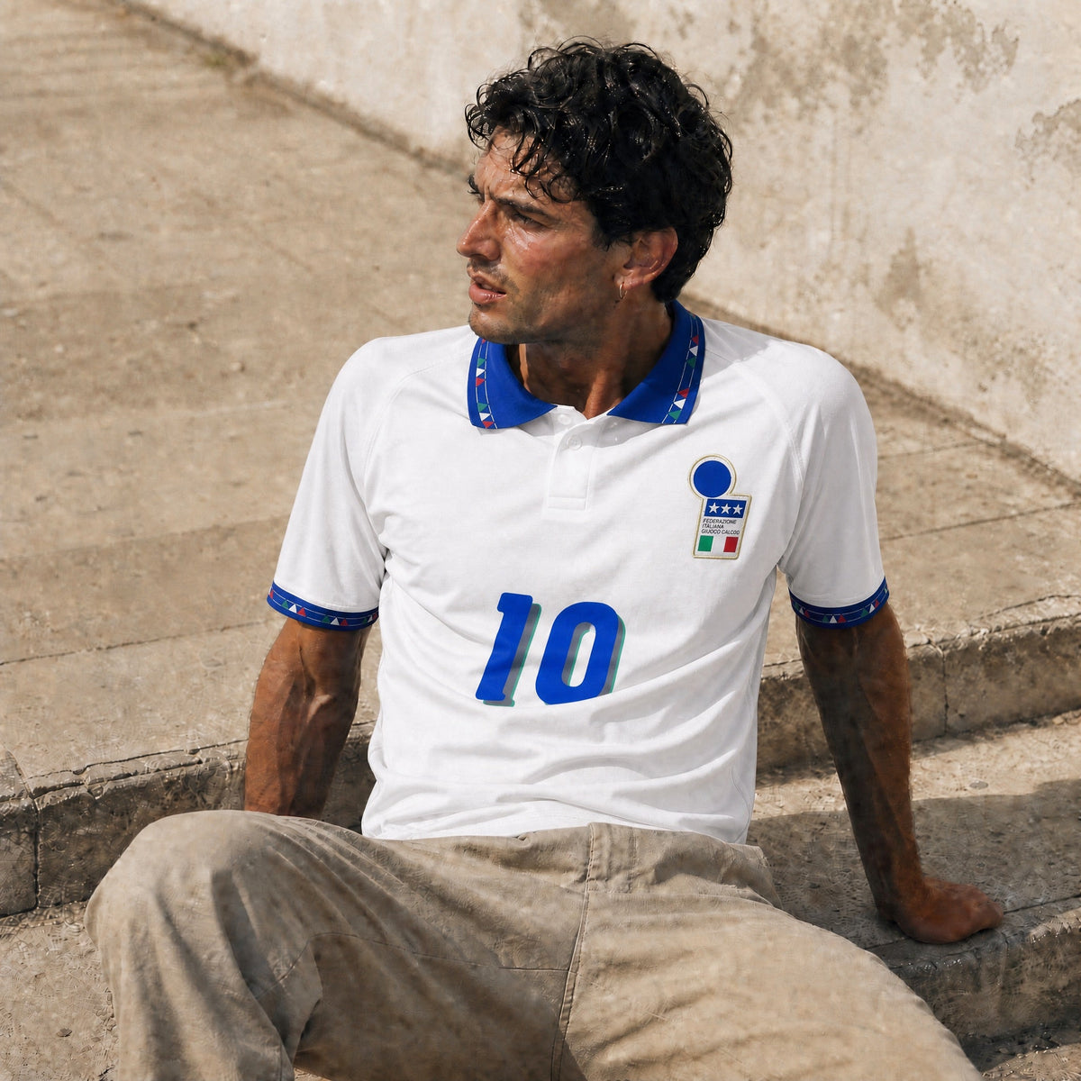 Fronte maglia away Italia 1994 con stemma FIGC e colletto tricolore.