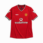 Maglia Beckham Manchester United Home 2001/02 rossa vista frontale con dettagli a contrasto