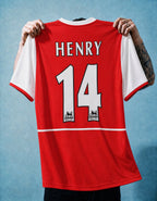Retro maglia Thierry Henry Arsenal 2002/03 con nome Henry e numero 14