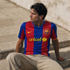 Dettaglio stemma Barcellona maglia Home 2007/08 celebrativa Camp Nou
