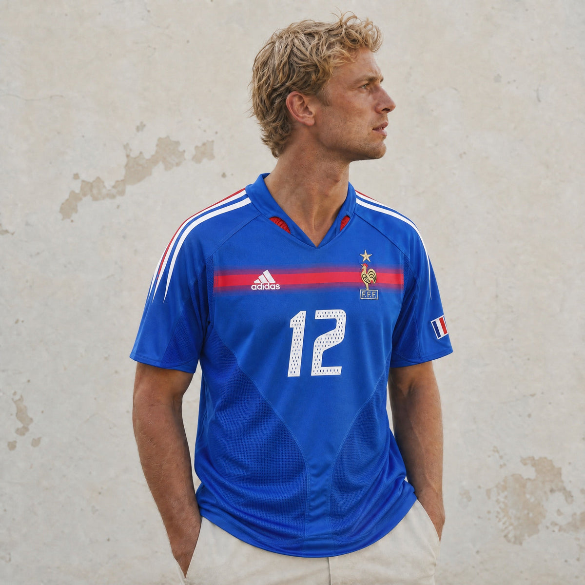 Tifoso che indossa maglia Francia home 2004 taglio classico