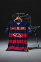 Modello indossa maglia Barcellona 2015/16 home Messi design blaugrana