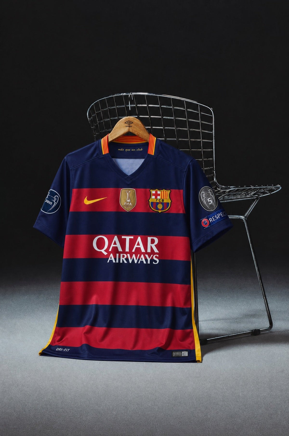 Modello indossa maglia Barcellona 2015/16 home Messi design blaugrana