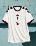 Maglia Third Man. United 2026/27 design avorio e dettagli verde scuro