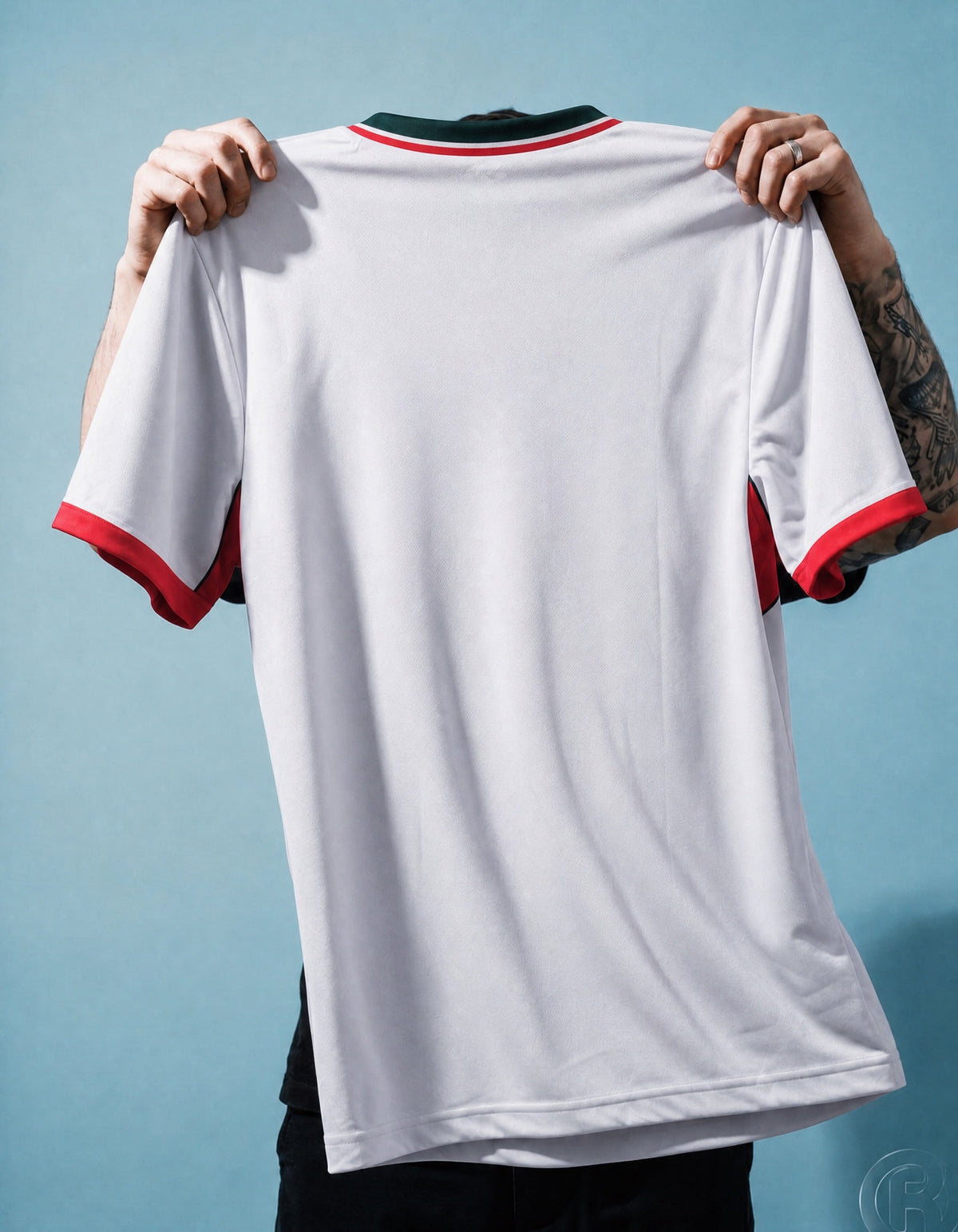 Maglia Away Marocco 1998 World Cup appesa con vista completa del retro.
