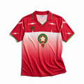 Maglia Home Marocco 1994 World Cup colore rosso con dettagli verdi vista frontale.