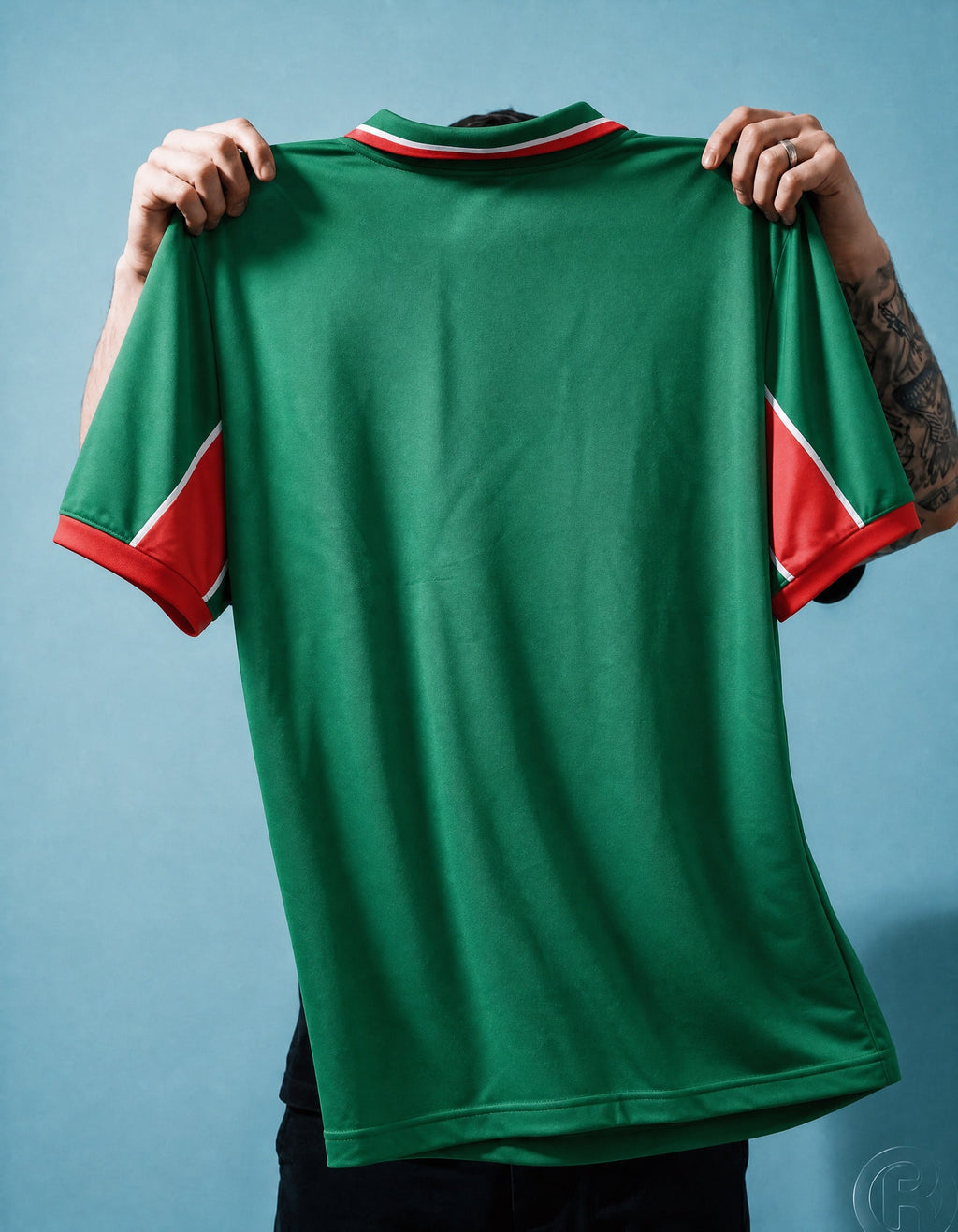 Maglia Home Marocco 1998 World Cup appesa con vista completa del design storico.