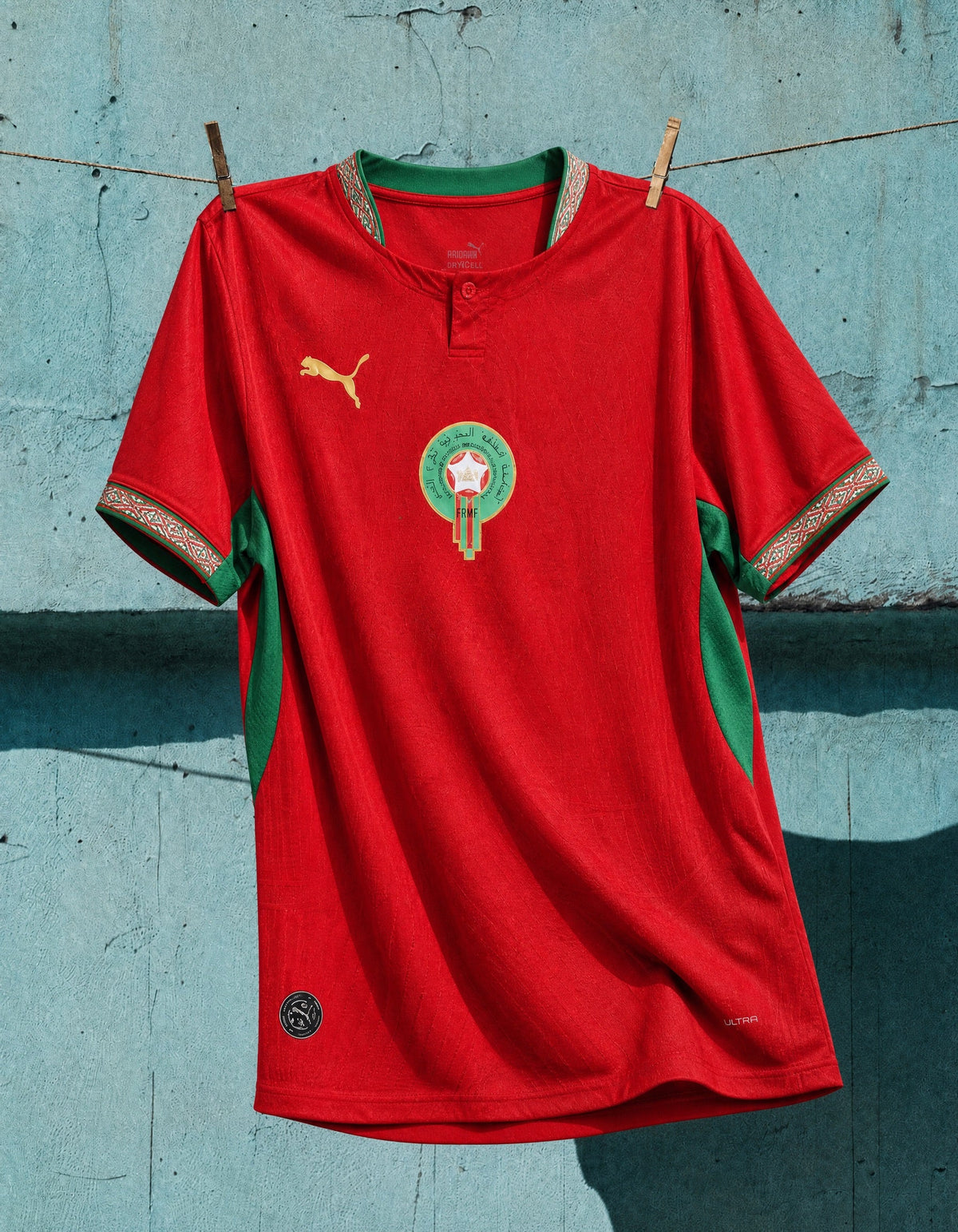 Maglia calcio Marocco Home 2026 World Cup design rosso con finiture verdi.