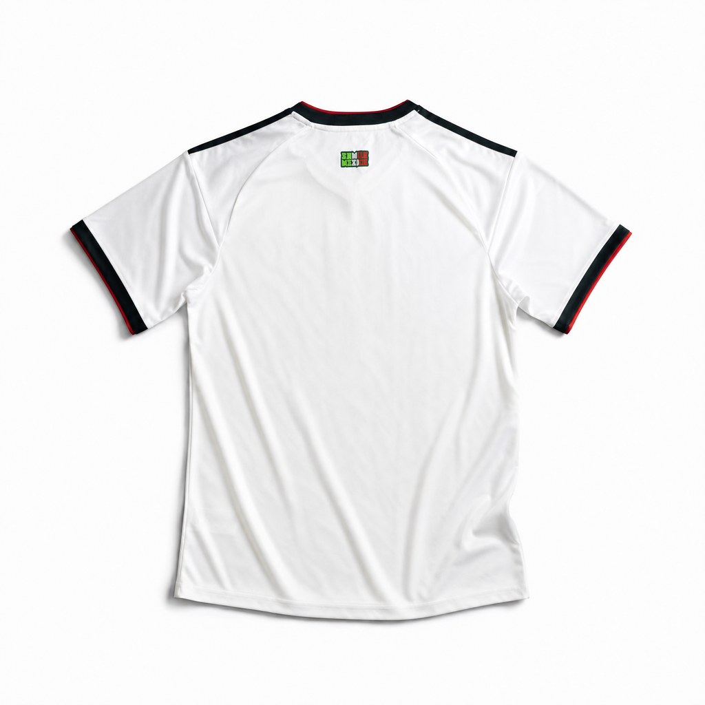 Dettaglio retro maglia away El Tri FIFA World Cup 2026 — tessuto bianco, finiture tricolori sulle spalle, numero sul dorso