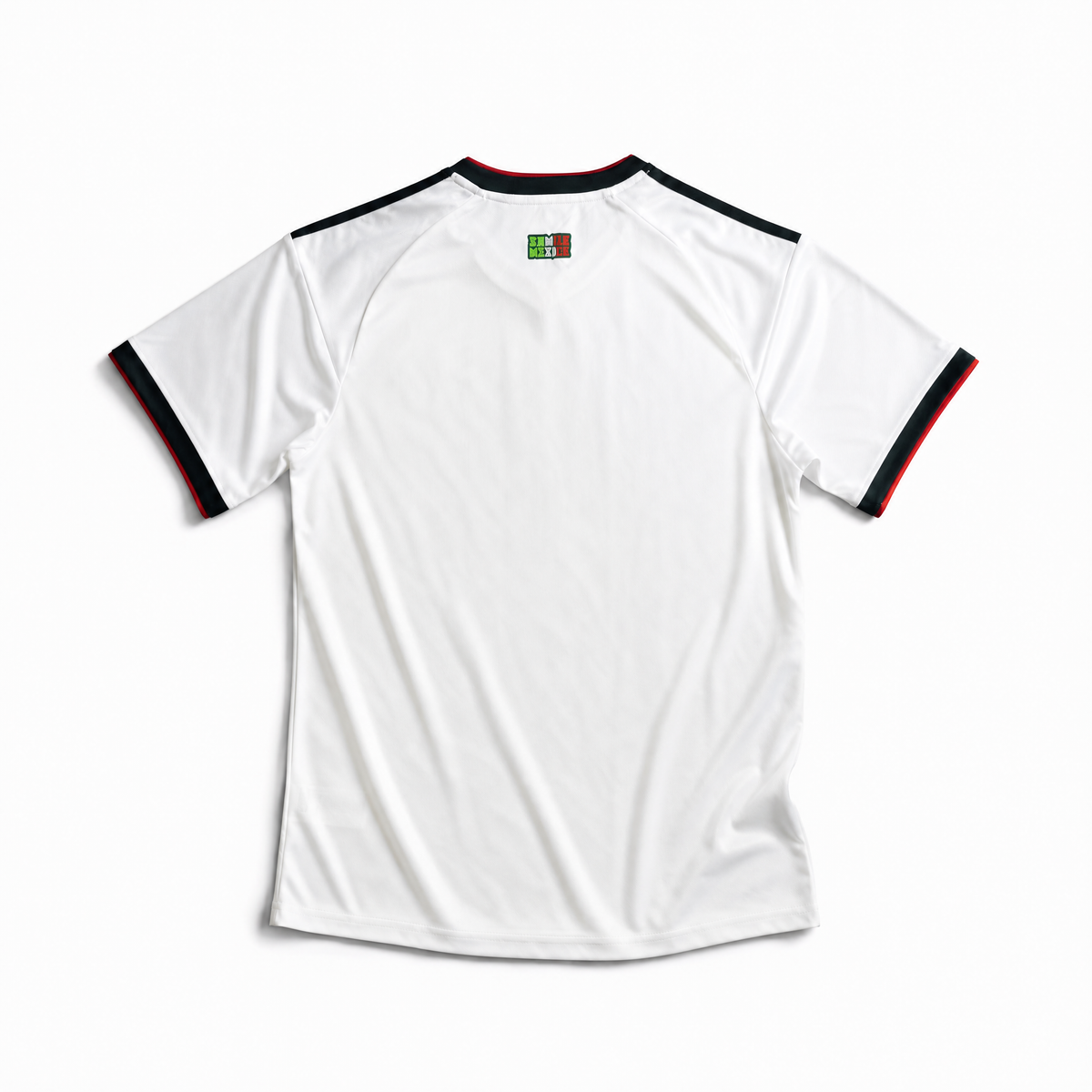 Dettaglio retro maglia away El Tri FIFA World Cup 2026 — tessuto bianco, finiture tricolori sulle spalle, numero sul dorso