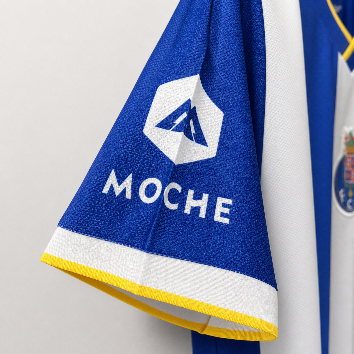 Dettaglio stemma maglia vintage stagione 2013/14 Porto