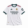 Maglia home Real Madrid 2026/27 vista frontale colore bianco su manichino