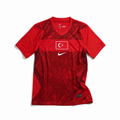 Turkey Maglia Home 2026 World Cup vista frontale design rosso e dettagli bianchi
