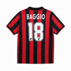 Retro della maglia home del Milan 1995/96 con nome Baggio e numero 18 bianco.