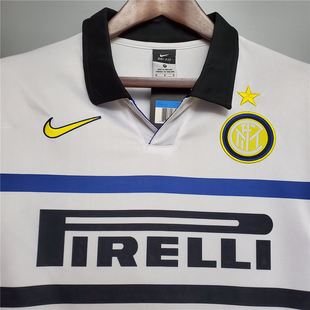 maglia da trasferta bianca Inter 1998/99.